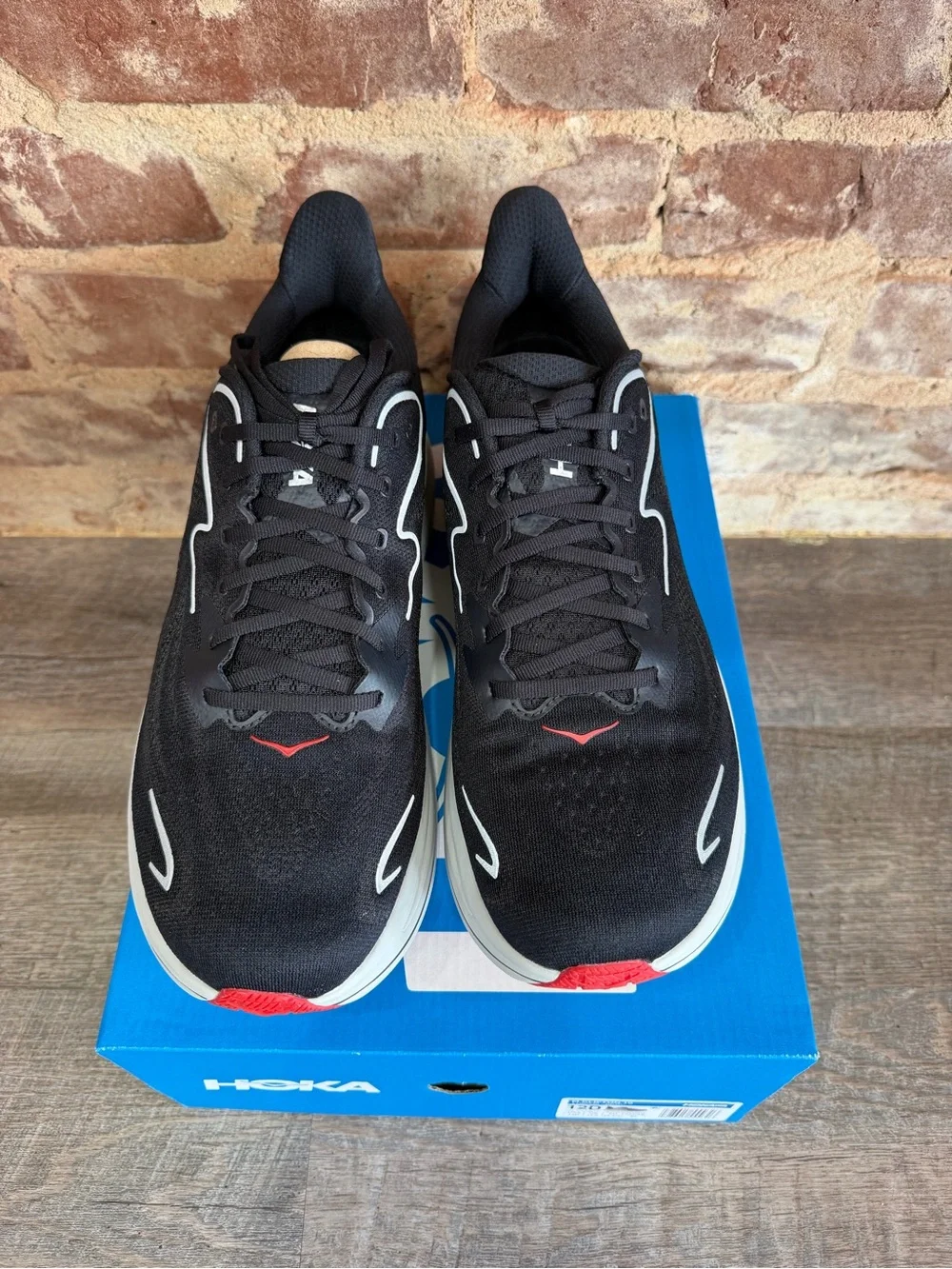 NWT Men's Hoka Clifton 10